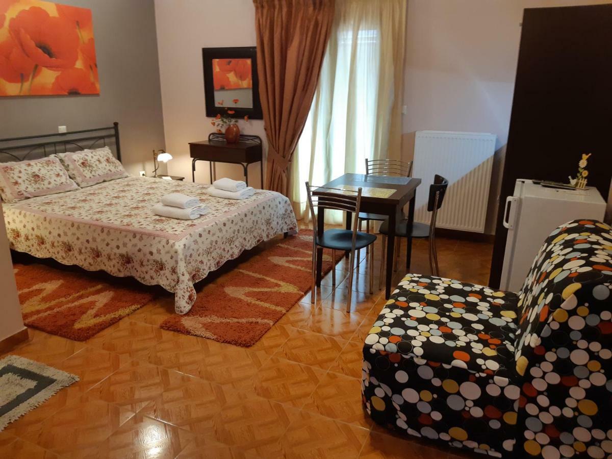Ariadni Калаврита Екстериор снимка